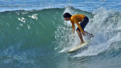 WestSideSurfer20_06Sept04.jpg