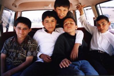 u43/antlegg/medium/33541660.boysinminibus.jpg