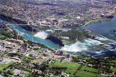 u43/bmcmorrow/medium/34319034.toronto20010a.jpg
