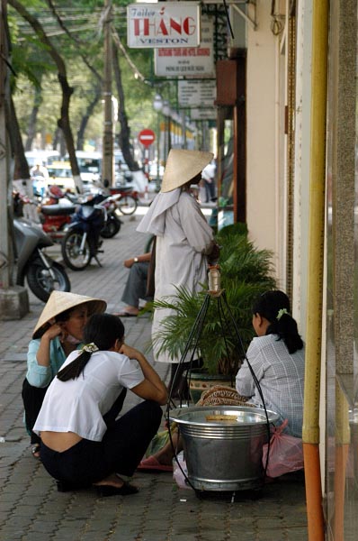 A true sidewalk cafe