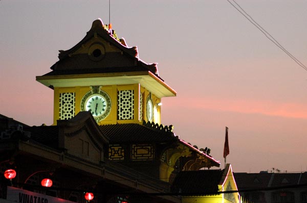 Binh Tay Market at dusk