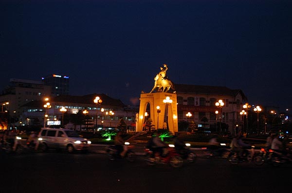 Tran Nguyen Hai statue