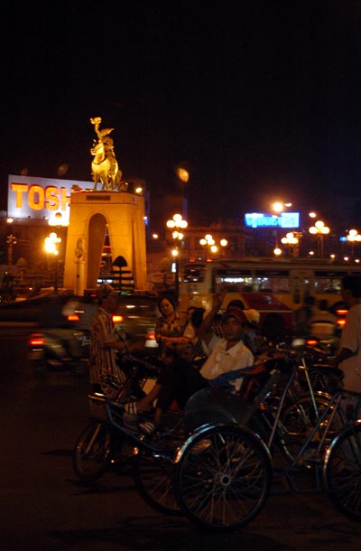 Cyclo drivers waiting at the Ban Thanh Market