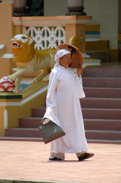 Cao Dai followers dress in white