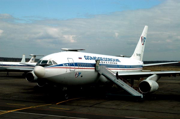 Domodedovo IL-96 (RA-96013)