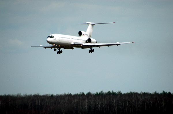 Tupolev TU-154M on approach to Domodedovo Airport