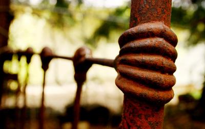 9-26-04Old Iron Bed Frame
