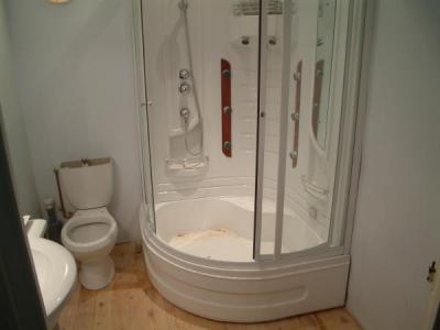 house 2 bathroom.JPG