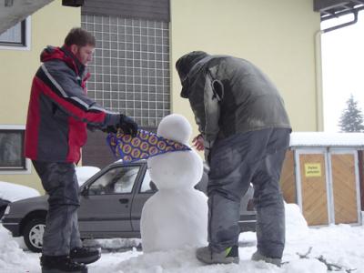 Clint, Jarrod, Tia and Julie built this snow man in the pub car park.
