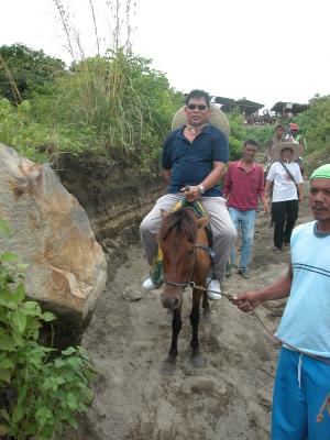 i think my uncle's too big for that horse! lol