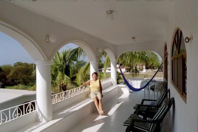 u43/ellenhumm/medium/33596800.06.Ellen.condo.balcony.PE.jpg