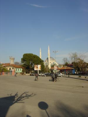 A mosque and bikers in Skhoder