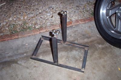 This is my home made balancer.  It uses roller blade bearings.
