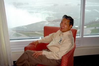  * DAILY UPDATE *  My culinary trip to Niagara Falls and Toronto, April 2004