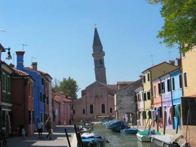 Burano - The leaning church steeple.JPG