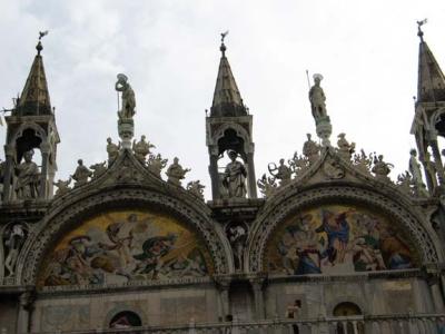 Mosaics on facade of San Marco.JPG