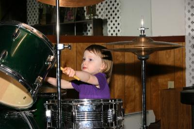 lucy_on_the_drums