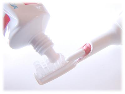 2toothpaste4237.jpg