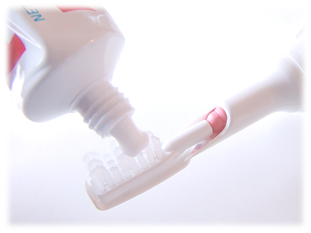 2toothpaste4237.jpg