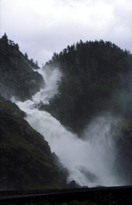 mNOR064_WaterfallHjelmeland.jpg
