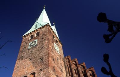 u43/lcarlsen/medium/40357919.heDAN592_Church_Elsinore.jpg