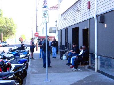 u43/liv2day/medium/28295491.fbioutside2.jpg