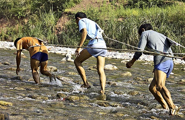 Trackers on Shennong Stream, Badong