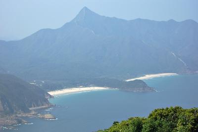 Sharp Peak, Ham Tin Wan (left), and Tai Wan (right) 蚺蛇尖, 鹹田灣 (左), 大灣 (右)