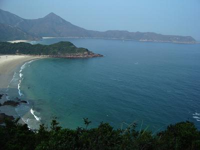 Mong Yue Kok (middle) and Cheung Tsui (behind) 望魚角(中)及長咀(後)