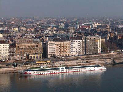 Danube east bank and tour boat (view from Gellrt Hill)