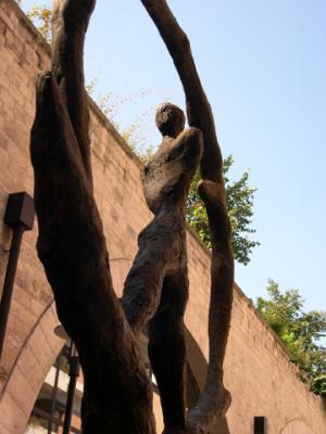 September 2004 - Statue and Viaduc des Arts 75012