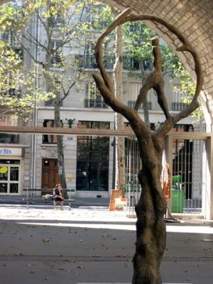 September 2004 - Statue and Viaduc des Arts 75012