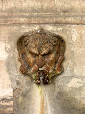 September 2004 - Fountain Rue de la Roquette 75012
