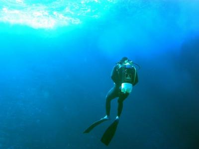 Cristin Rapu, el Dive Master en su parada de seguridad