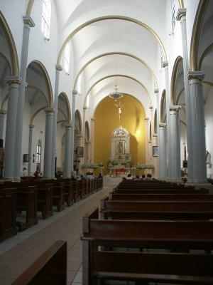 2570 Interior, Iglesia de Vida de la Eucharista.jpg