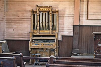 Organ in Methodist church