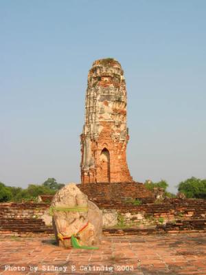 The ruins at Wat Lokayasutharam