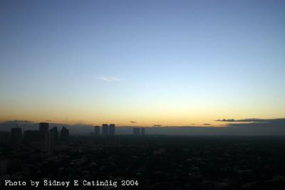Makati's second 2004 sunrise, from my balcony