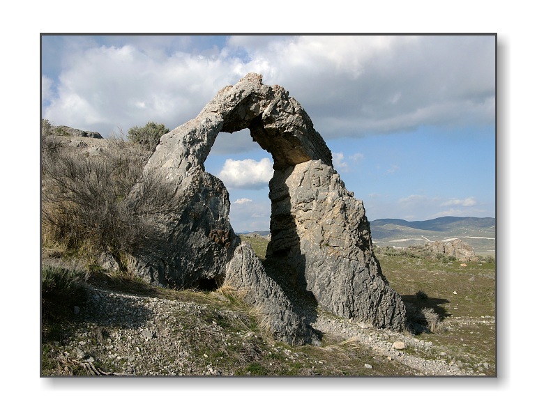 <b>Chinamans Arch</b><br><font size=2>Golden Spike NHS, UT