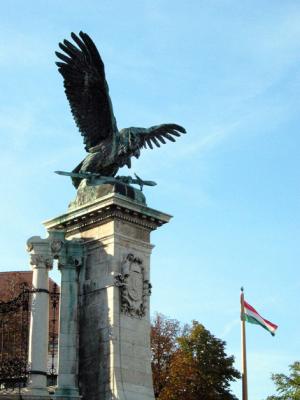 Statue of the turul