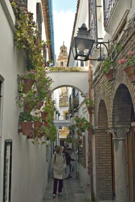 A narrow street