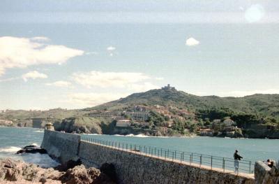 collioure - bay and walkway