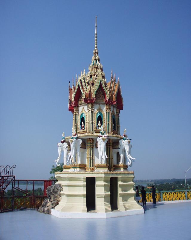 Wat Tum Seu on the Meklong Dam