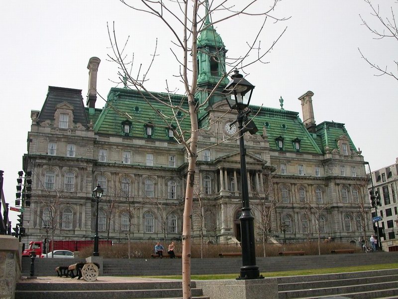 L'Hotel de Ville de Montréal. Située dans le Vieux-Montréal sur la rue Notre-Dame, face a la Place Jacques-Cartier.