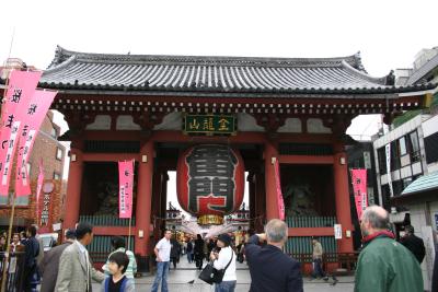 After a drunken night / morning at the fish market churcho and I make it to the Asakusa area
