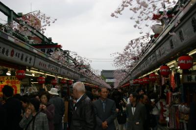 Nakamise - 100m street lined with shops from Kaminarimon Gate to the Hozomon Gate