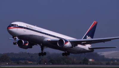 N Delta Airlines B767-300.jpg
