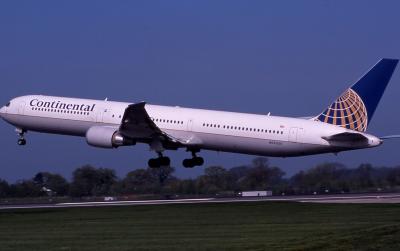 u44/airpaul/medium/28792948.N69059ContinentalAirlinesB767400.jpg