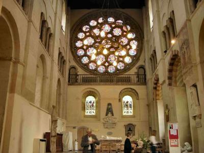 25 North Transept and Rose 87000349 2.jpg