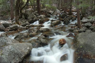 u44/ardave/medium/28624757.streambelowbridalveilfalls.jpg